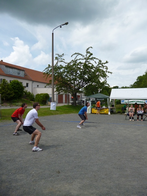 Ich will den Ball annehmen...nein ich...nein ich...